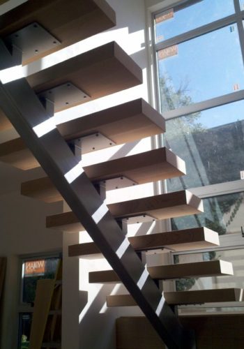 custom-iron-work-seattle-center-stringer-stairs