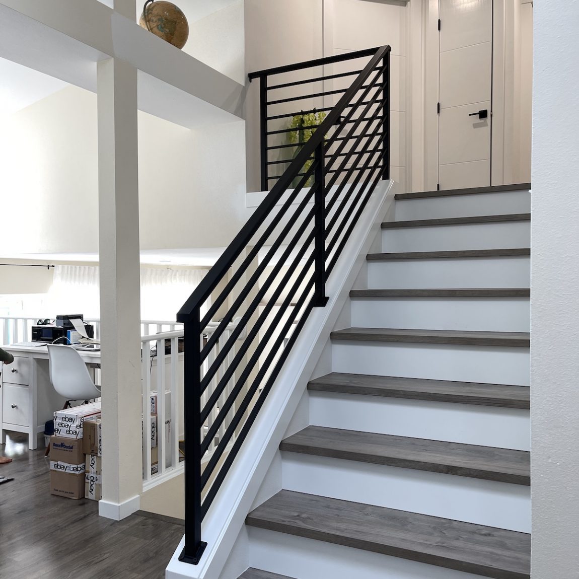 modern-railing-bellevue-iron-works-metal-railing