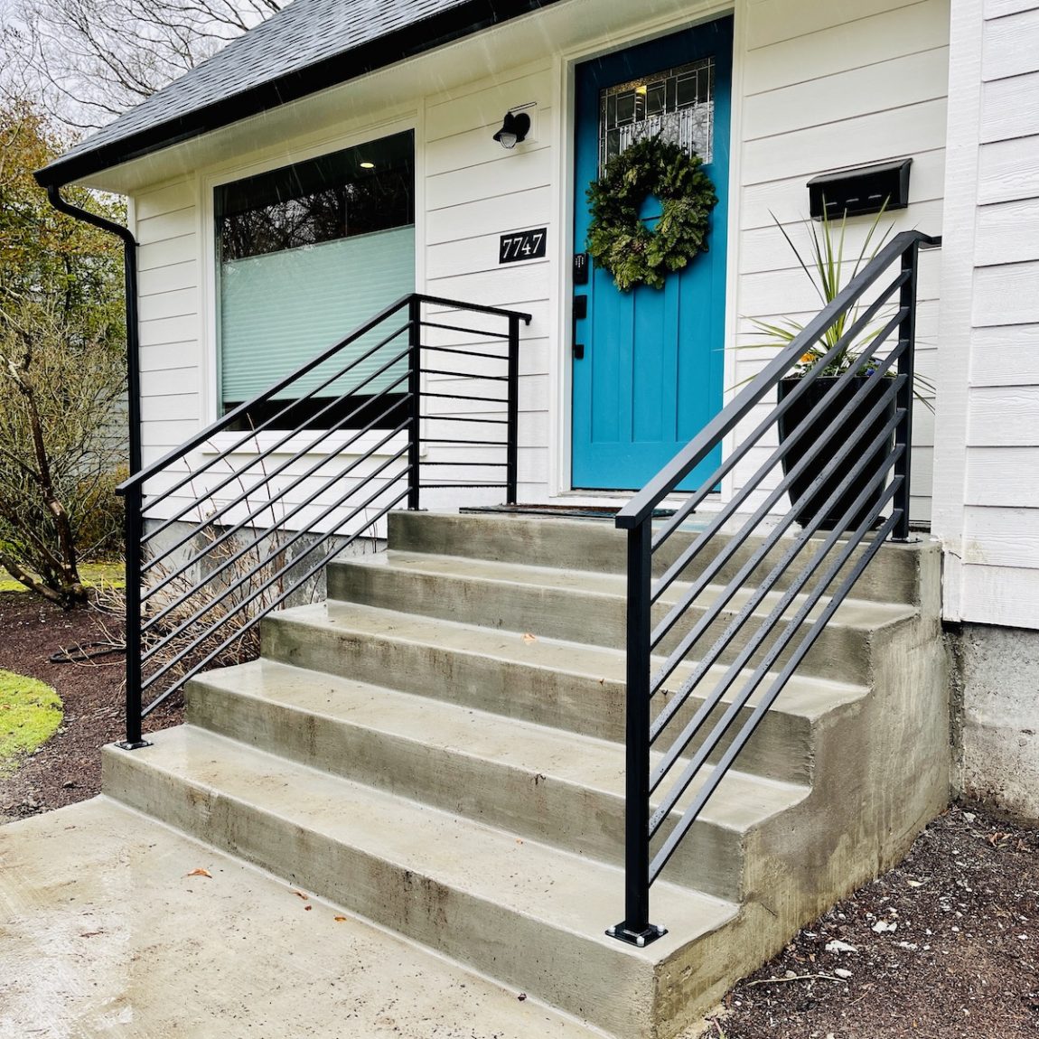 modern-railing-by-custom-iron-works-Seattle-tacoma